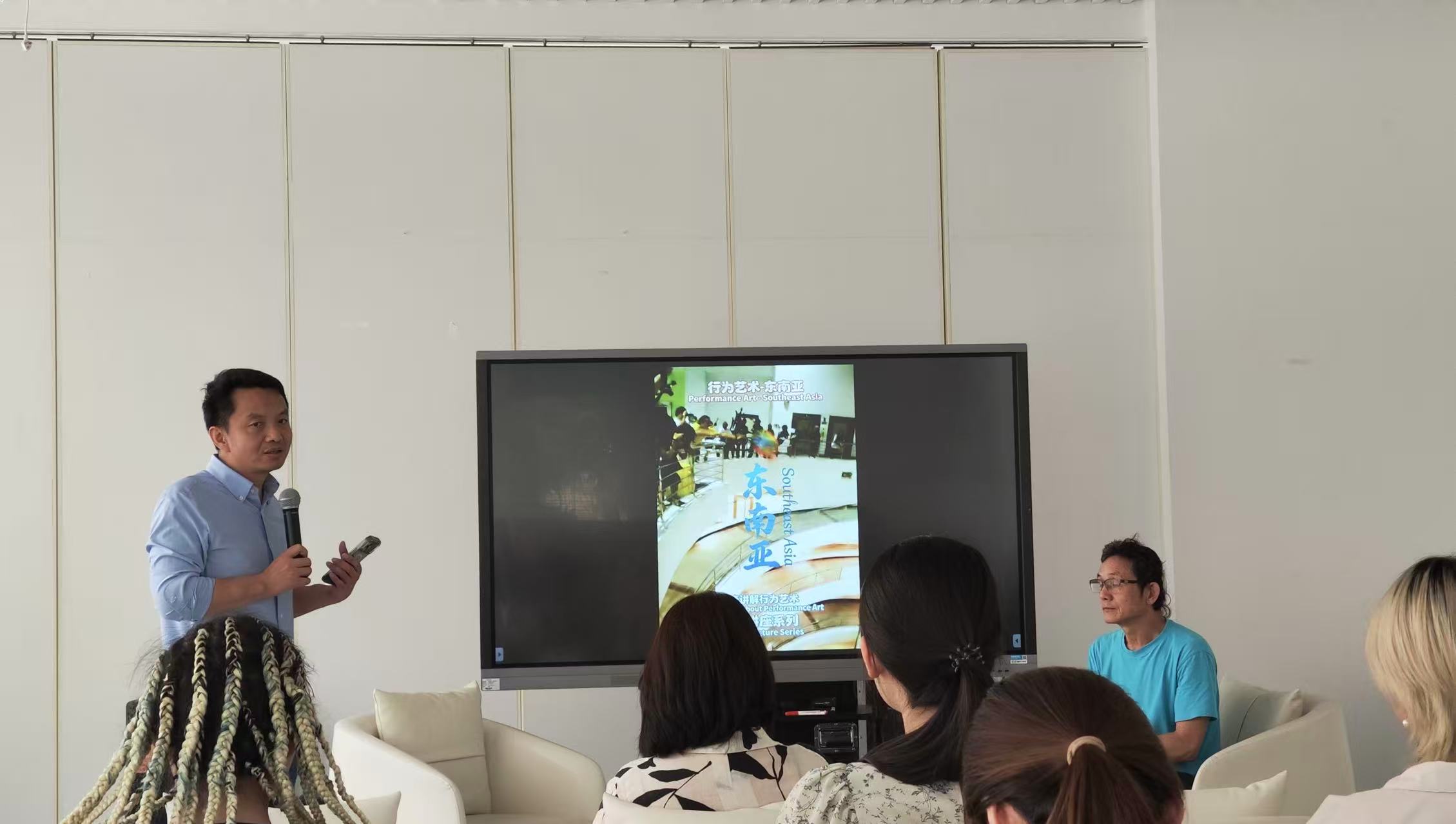 Lecture scene at Guangzhou Academy of Fine Arts